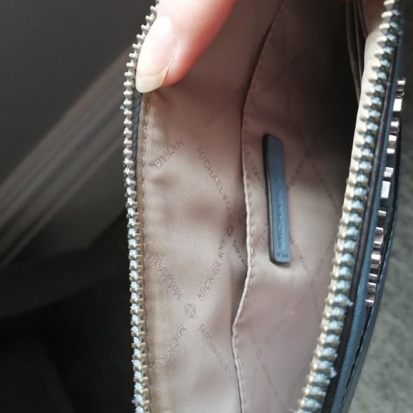 MICHAEL KORS CLUTCH  BAG - Picture 3 of 3